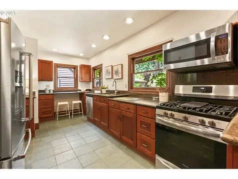 9725 NE Shaver Street Portland OR 97220