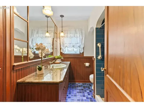 9725 NE Shaver Street Portland OR 97220