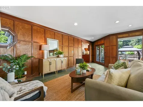 9725 NE Shaver Street Portland OR 97220