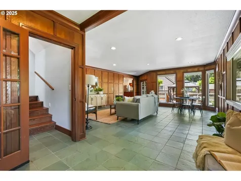 9725 NE Shaver Street Portland OR 97220