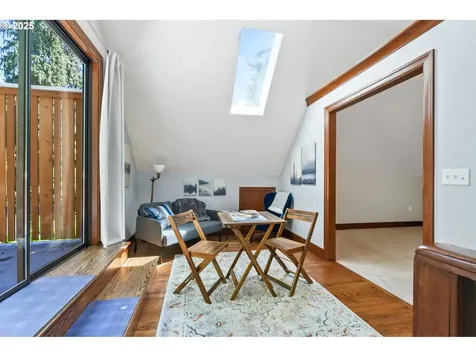 9725 NE Shaver Street Portland OR 97220