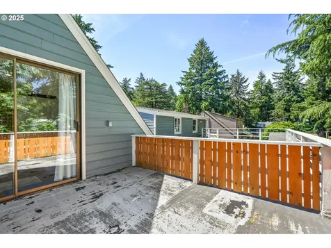 9725 NE Shaver Street Portland OR 97220