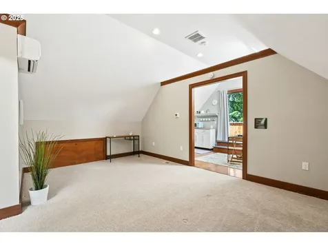 9725 NE Shaver Street Portland OR 97220