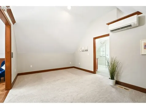 9725 NE Shaver Street Portland OR 97220