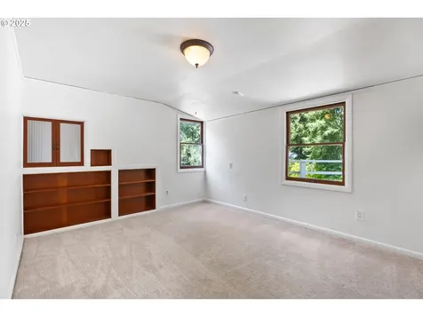 9725 NE Shaver Street Portland OR 97220