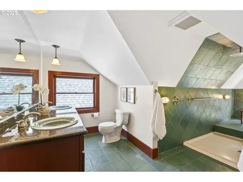 9725 NE Shaver Street Portland OR 97220