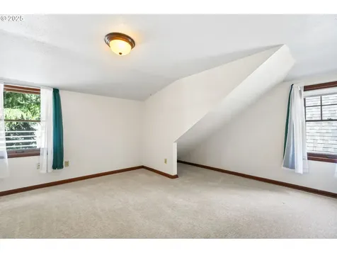 9725 NE Shaver Street Portland OR 97220