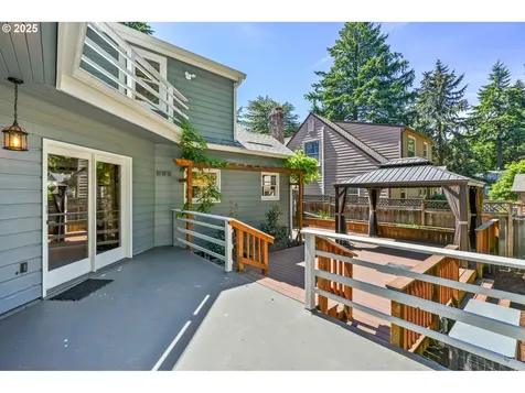 9725 NE Shaver Street Portland OR 97220