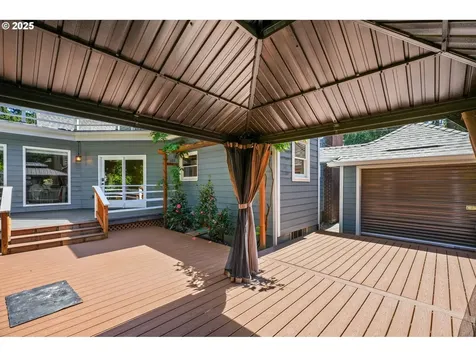 9725 NE Shaver Street Portland OR 97220
