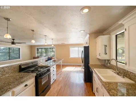 1221 SW Maple Street Dallas OR 97338