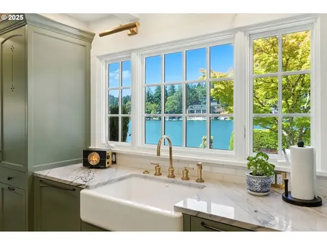 919 Westpoint Road Lake Oswego OR 97034