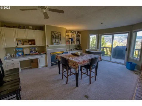2770 May Street Hood River OR 97031