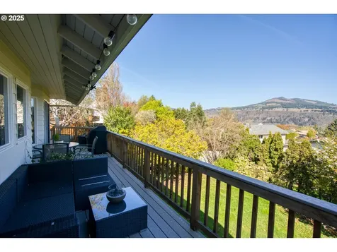 2770 May Street Hood River OR 97031