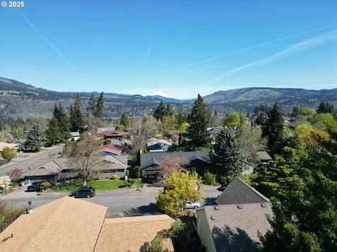 2770 May Street Hood River OR 97031