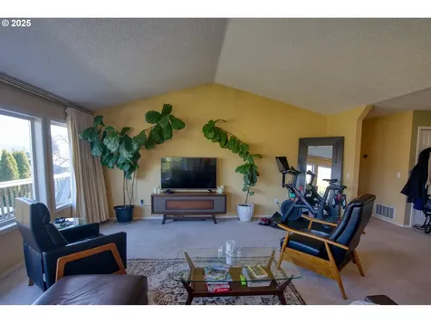 2770 May Street Hood River OR 97031