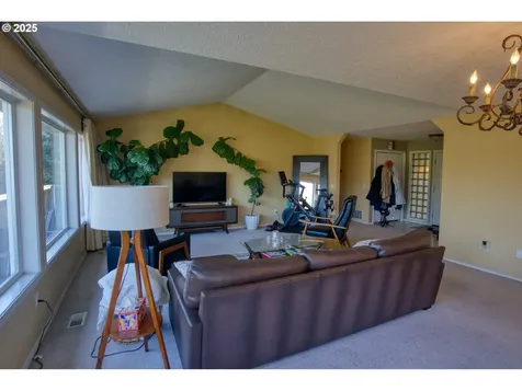 2770 May Street Hood River OR 97031