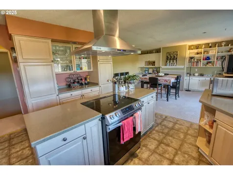 2770 May Street Hood River OR 97031