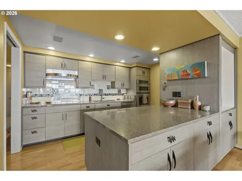 2221 SW 1st Avenue Portland OR 97201