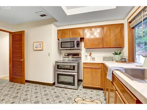 5537 SW Seymour Court Portland OR 97221
