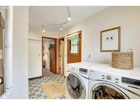 5537 SW Seymour Court Portland OR 97221