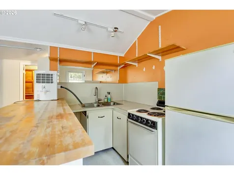 5537 SW Seymour Court Portland OR 97221