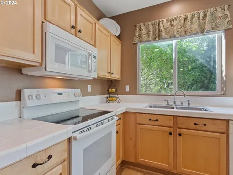 4618 SE Olivewood Street Hillsboro OR 97123