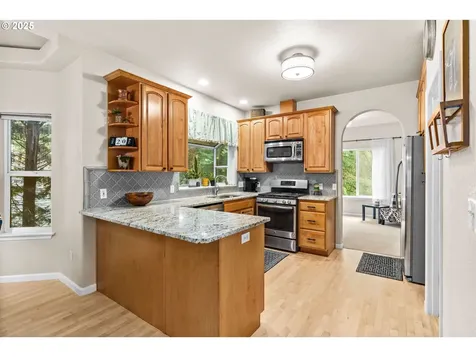 6828 Holly Street Springfield OR 97478