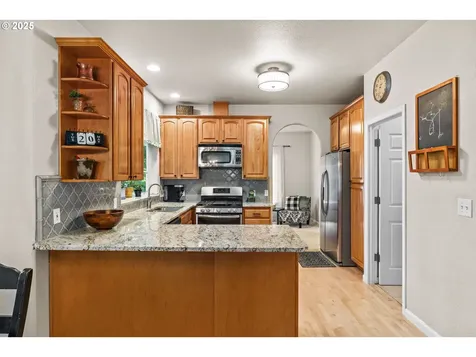 6828 Holly Street Springfield OR 97478
