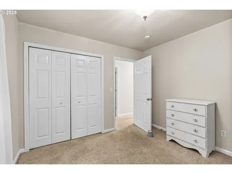 6828 Holly Street Springfield OR 97478