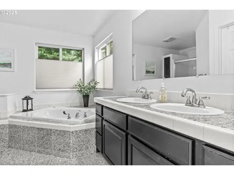 6828 Holly Street Springfield OR 97478