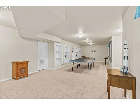 6828 Holly Street Springfield OR 97478