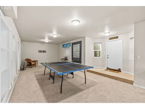 6828 Holly Street Springfield OR 97478