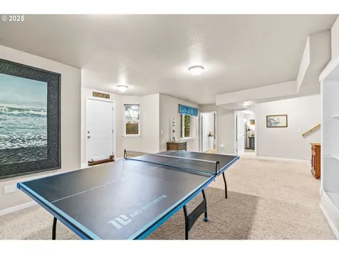 6828 Holly Street Springfield OR 97478