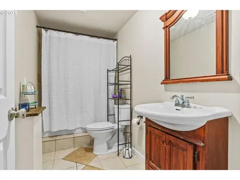 6828 Holly Street Springfield OR 97478