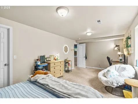 6828 Holly Street Springfield OR 97478
