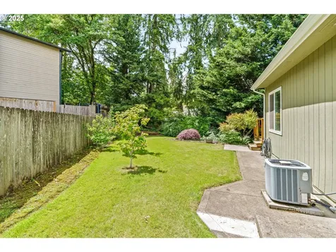 6828 Holly Street Springfield OR 97478