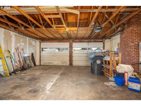 860 Maxwell Road Eugene OR 97404