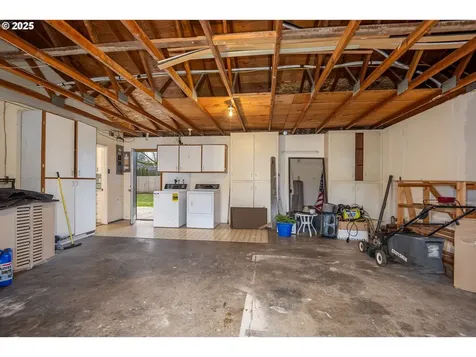 860 Maxwell Road Eugene OR 97404