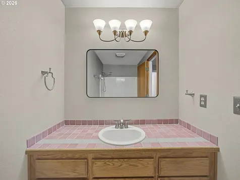 1778 N Laurelwood Loop Canby OR 97013