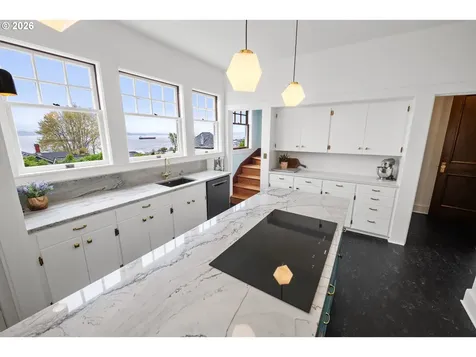 1684 Irving Avenue Astoria OR 97103
