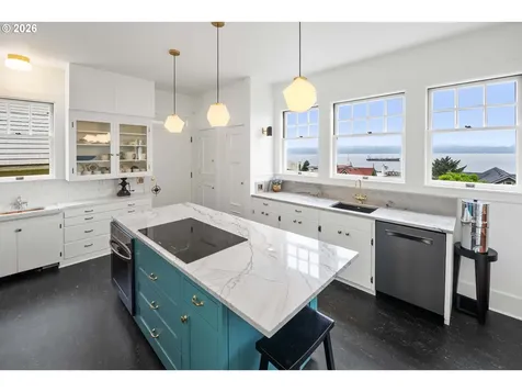 1684 Irving Avenue Astoria OR 97103