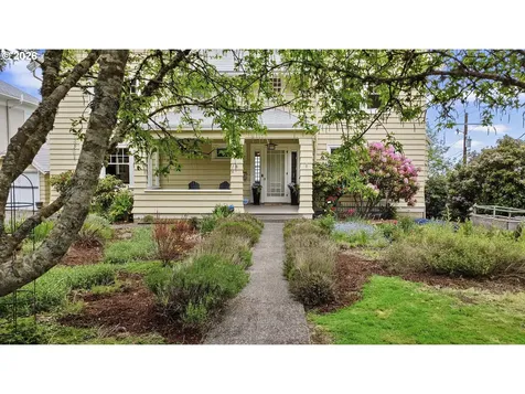 1684 Irving Avenue Astoria OR 97103