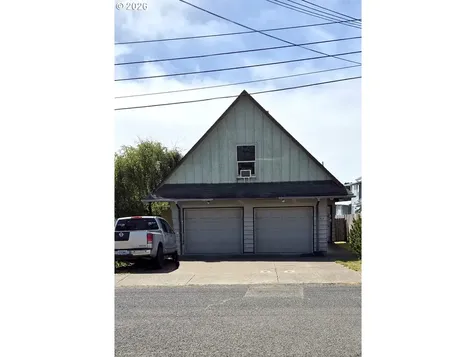 938 SW 11th Street Newport OR 97365