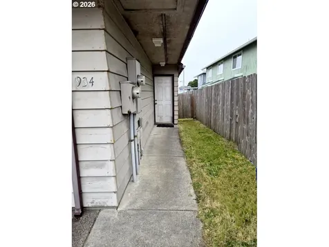 938 SW 11th Street Newport OR 97365