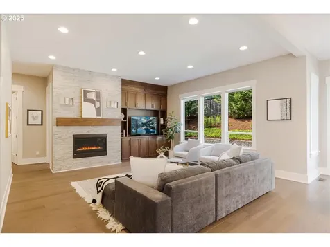 4726 SW 60th Place Portland OR 97221