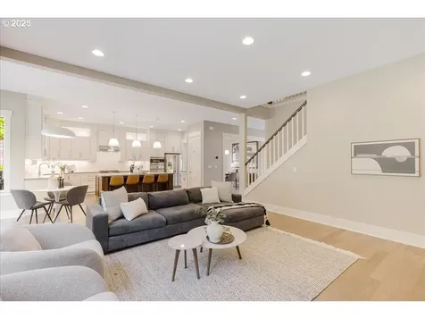 4726 SW 60th Place Portland OR 97221