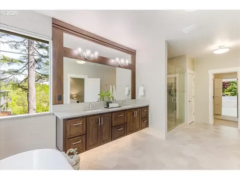 4726 SW 60th Place Portland OR 97221