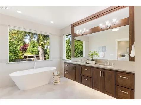 4726 SW 60th Place Portland OR 97221