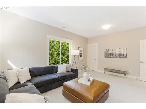 4726 SW 60th Place Portland OR 97221