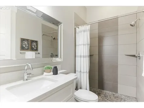 4726 SW 60th Place Portland OR 97221